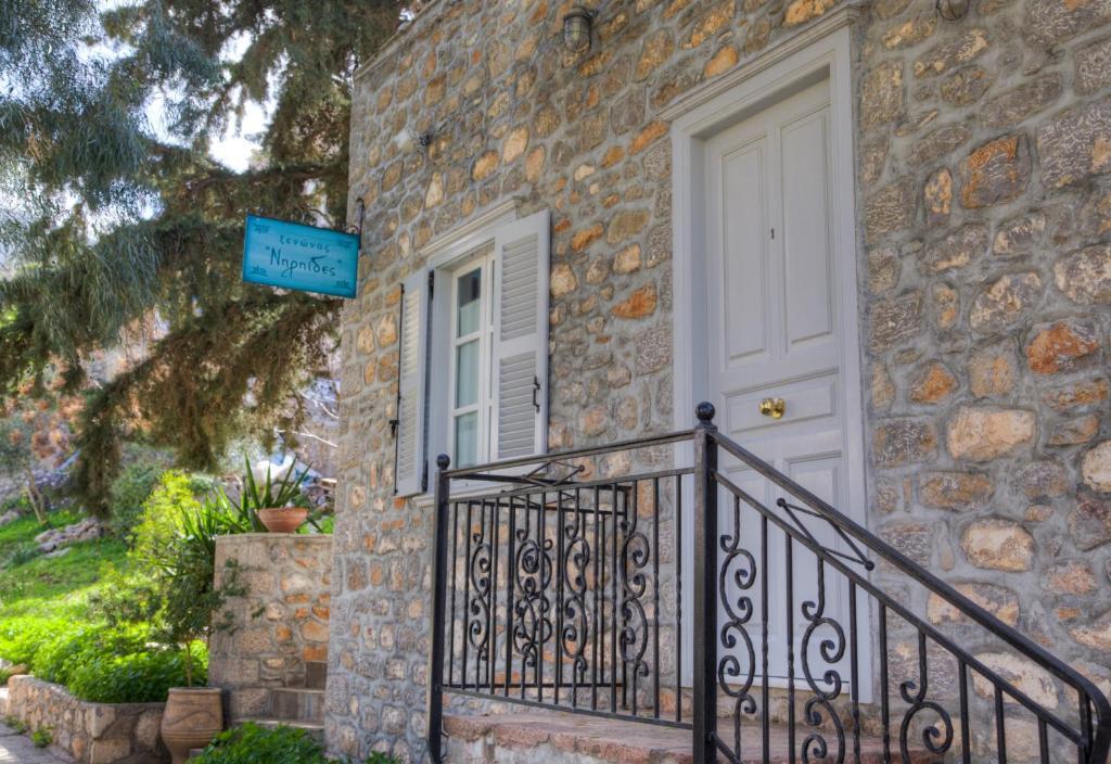 Nereids Guesthouse イドラ エクステリア 写真